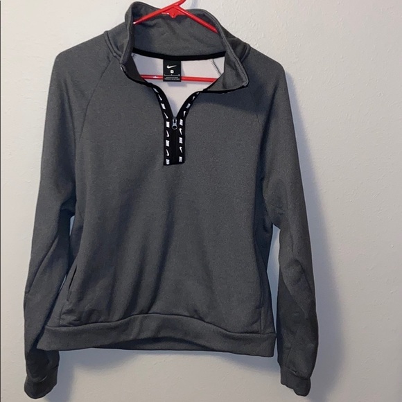 Nike Tops - Nike pull over